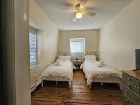 Alice Pet-Friendly Downtown Newport Rental with Parking