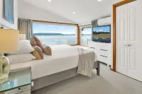 Beachfront, Water & Mountain Views, Epic Deck on Whidbey Island!