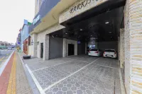 Jinju Dream Hotel - Motels