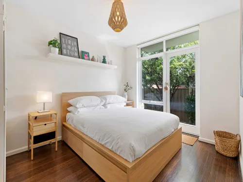 Contemporary 1-Bed Unit Near Chapel St