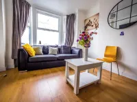 Ensuite5 Woodhouse private bath 2kitchen