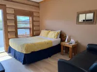 Bear's Claw Lodge Hotels in Cache Creek
