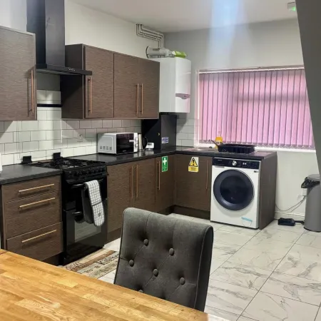 1 Room Ensuite Flat - Sleeps 2 With Sky Full Fibre