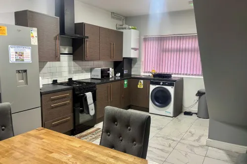 1 Room Ensuite Flat - Sleeps 2 With Sky Full Fibre - Wifi