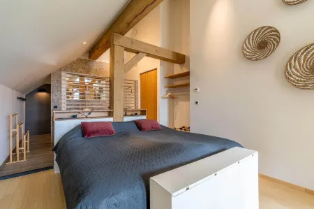 Stylish Overnight Stay With a hot tub and Atmospheric Fireplace