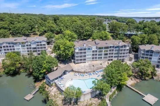 Lakefront Condo With 2 Pools, Courts, Trails & Patios at 12mm