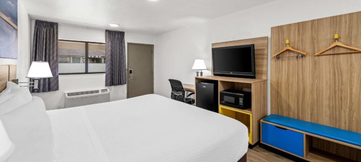 Days Inn by Wyndham Independence Hotels in Blue Township