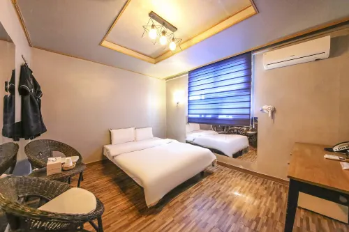 H Boutique Motel - motel