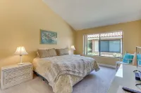 Sunny Palm Desert Pad w/ Patio & Pool Access! - Lejligheder