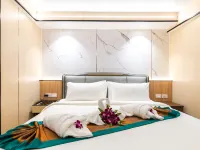 فوكيت باتونج بوري ريزورت Hotels near شاطئ كاليم (Kalim Beach)