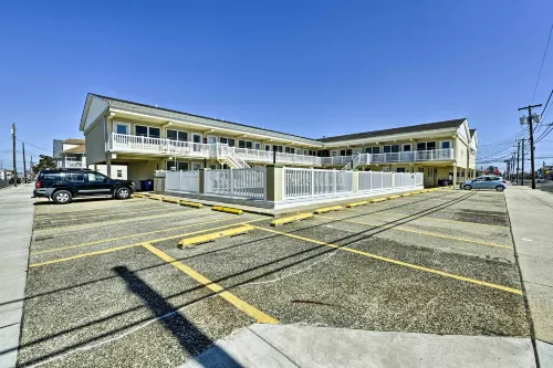North Wildwood Condo w/ Pool, Walk to Boardwalk! - parking