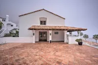 Quiet Avalon Getaway Villa w/ Ocean View & Balcony - Balkoner