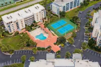 Luxury New Smyrna Beach Condo w/ Resort Amenities! - parking