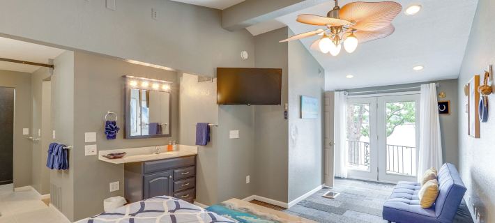 2 Decks, Lake Views! Group Escape in Osage Beach Hotels in Osage Beach