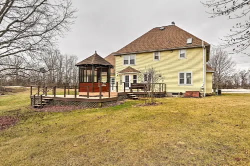 5-Acre Vacation Home w/ Woods & Hiking Ground