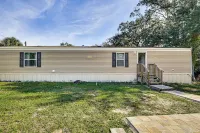 Riverfront Floral City Stay w/ Dock & Hot Tub! - Hot Tub