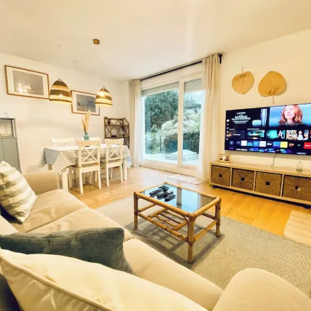 Casa Branca Cantabria: Spacious first floor with garden 500m from the beach | Wifi/Garaje
