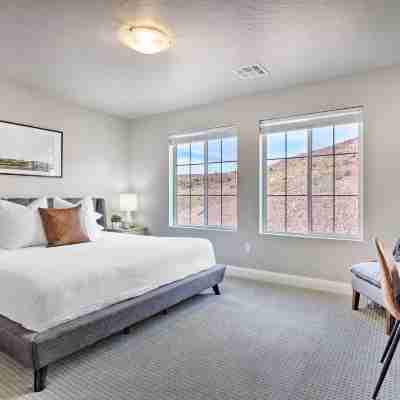 Lazy River, Arcade & Pickleball in Washington! Rooms