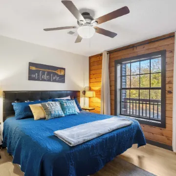 Rustic Shore Cabin Stay for 6