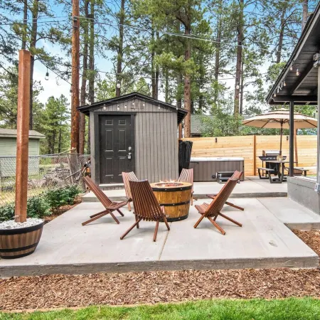 Flagstaff Forest Retreat • Hot Tub • Fire Pit • Fully Fenced Yard • Pet Friendly