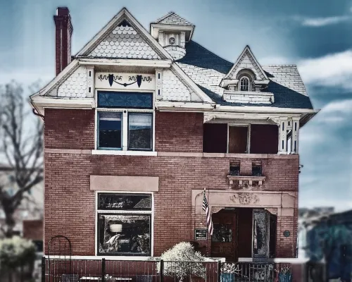 Off Broadway B & B Hotels near Trve Brewing