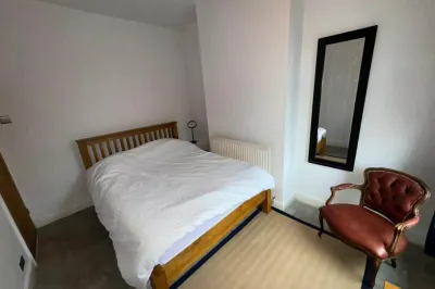 2-Bed House in Chesterfield Free Parking Garden Hotels in 