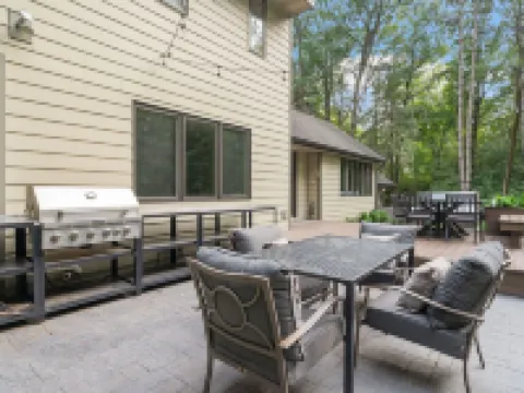 Woodland Hollow Hotels in Minnetonka