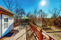 Relax at 'the Cove' Waterfront Getaway - 2-Star