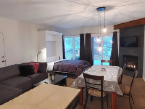 Au Pied des Pentes Hotels in Bromont