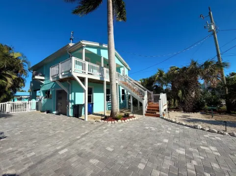 Island Cottage in Quaint Matlacha Florida. Amazing island life is a click away…
