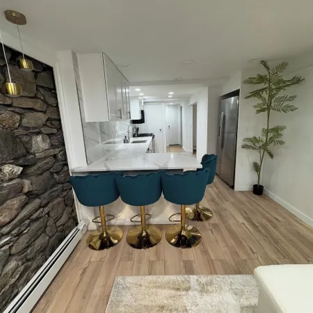 Luxe 1BR Oasis - Prime NY Stay