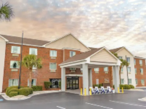 The Windstar Hotel - Near Emerald Isle Hotels in Cedar Point