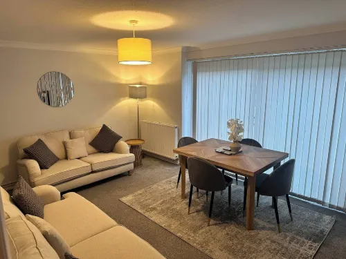 Willow House Sleeps 4 Family Travel Seaside Stay - Apartments