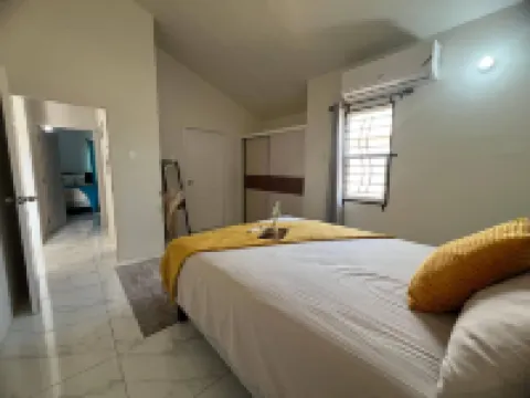 Charming 2 Bedroom Home in Phoenix Park Village Hôtels à : 