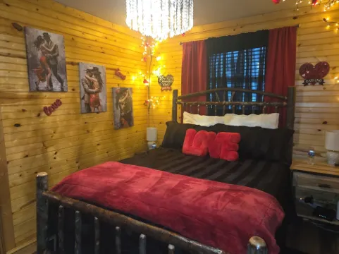 Romantic Treehouse/ 20 minutes from Helen