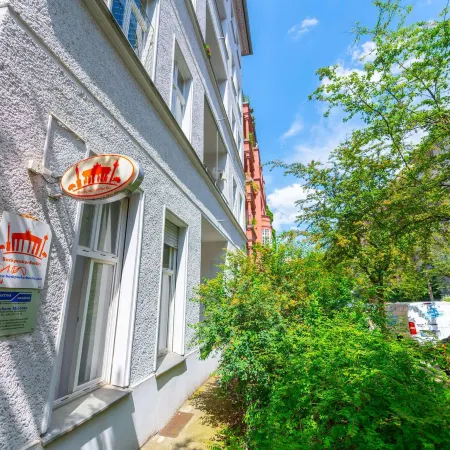 BackpackerBerlin Отели рядом с достопримечательностью «Культурный центр RAW»