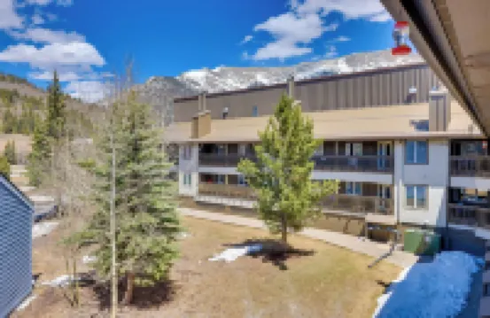 Copper Mtn Condo w/ Heated Pool: Ski-in/Walk-Out!