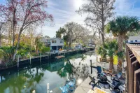 Waterfront Weeki Wachee Home w/ Dock & Game Room!