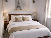 Detached 2-Bedroom House with Private Garden and Terrace. Quiet Location and Pool Hotels in Pertuis