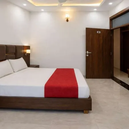 HOTEL EMPRESS GRAND