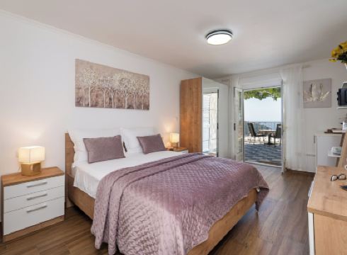 Apartments and Room Lora