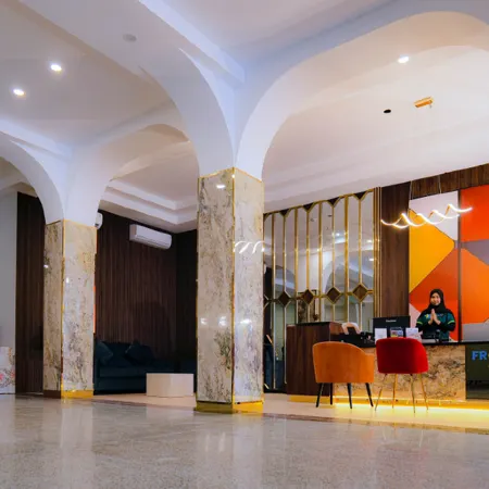 Front One Hotel Mesir Surabaya