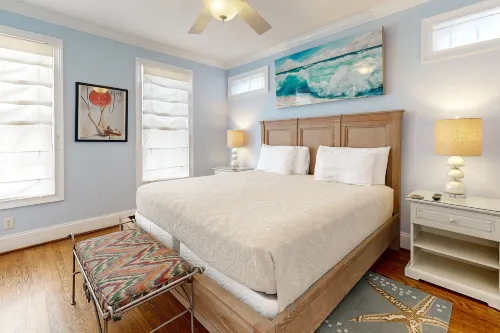 Luxury Cottage With Pools & Multiple Decks, 1/2 Block to Beach - 3-Star