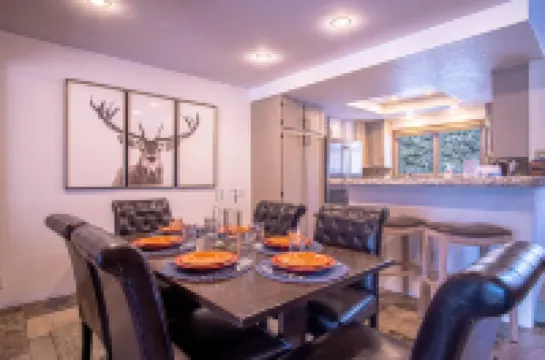 Ridge Condo - Modern Luxury Condo W/resort Amenities Hotels in Sun Valley