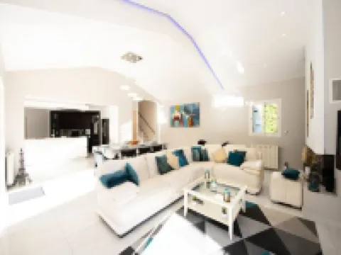 Villa in Cannes with Heated Pool & Jacuzzi