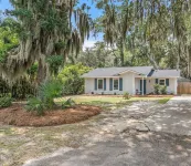 Pet-Friendly Bungalow Near Parris Island, Downtown Waterfront & Parks