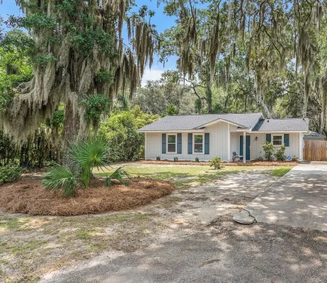 Pet-Friendly Bungalow Near Parris Island, Downtown Waterfront & Parks