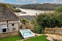 Stunning Waterfront Retreat With Hot Tub, No Deposit - balcony