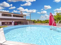 Charming Home With Pool in Barbariga Hotels in Peroj