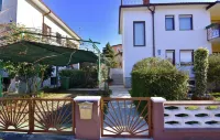 Spacious Apartment With Parking